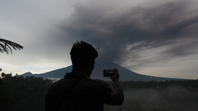 Volkanik Dağ 54 Yıl Sonra Yeniden Harekete Geçti